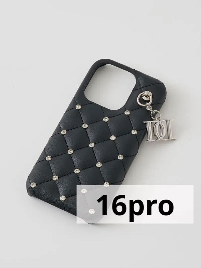 ダーリッチ キルティングビジューDDチャームiPhoneケース 16pro