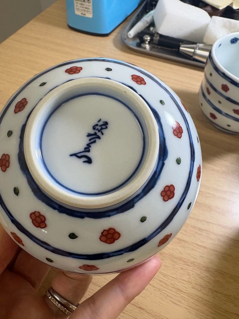 【源右衛門窯】 染錦赤梅小紋割飯碗、湯呑4点セット