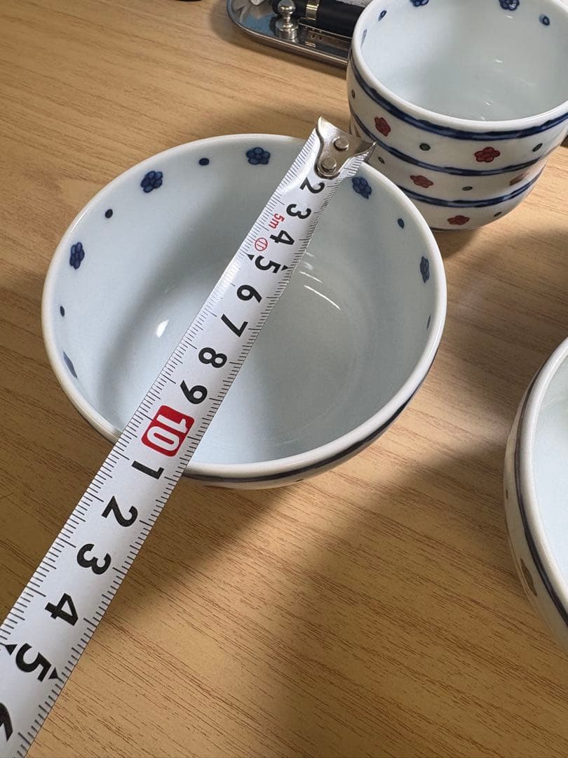 【源右衛門窯】 染錦赤梅小紋割飯碗、湯呑4点セット