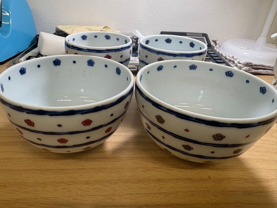 【源右衛門窯】 染錦赤梅小紋割飯碗、湯呑4点セット