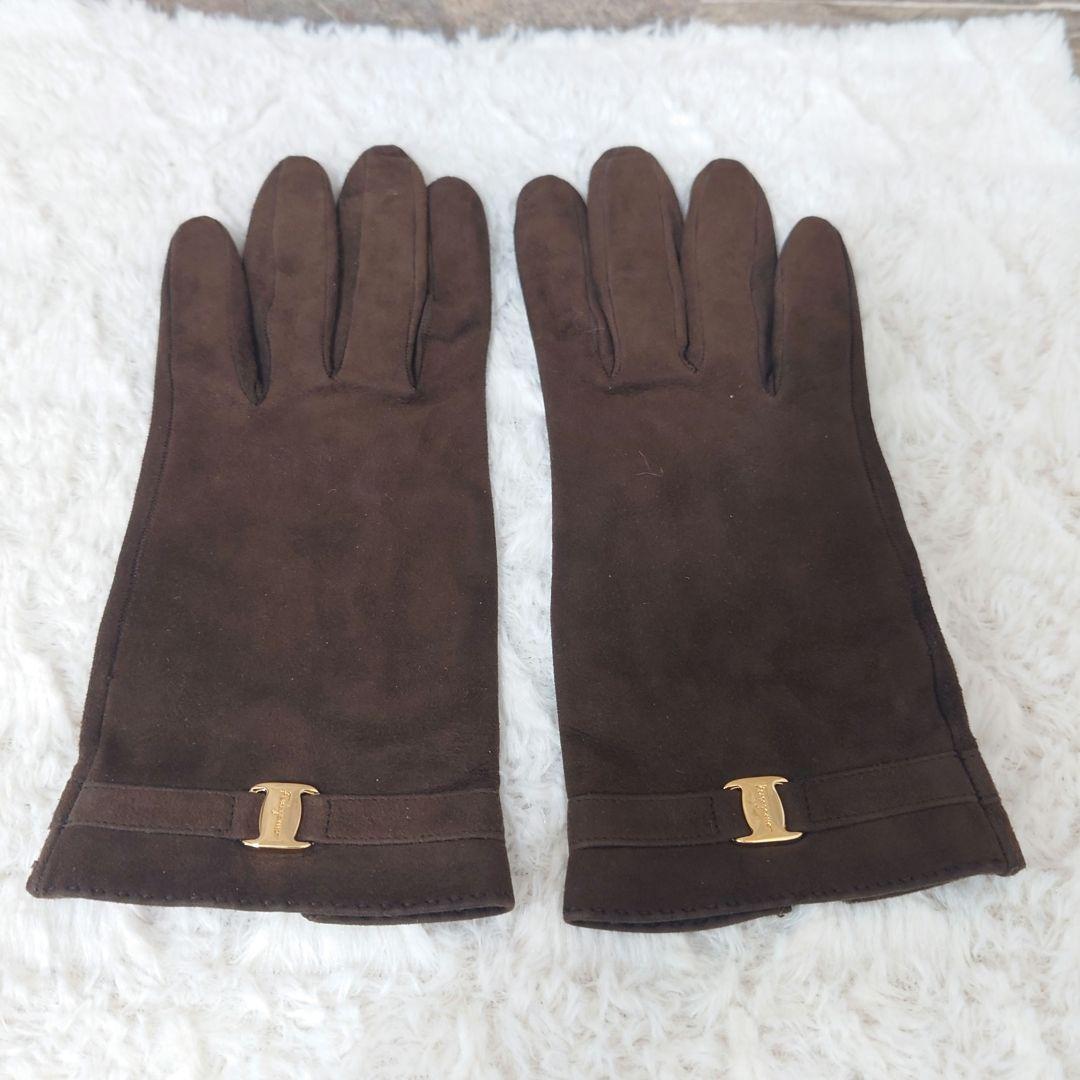 【美品】サルヴァトーレフェラガモ　ヴァラリボン　スエード　グローブ　手袋