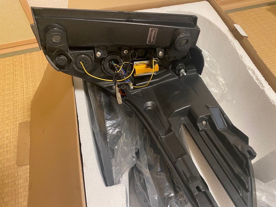 ヴァレンティ　30ヴェルファイア前期　テールランプ