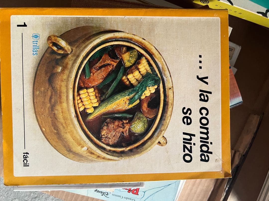 、メキシコ料理の歴史と料理技術を網羅した料理本