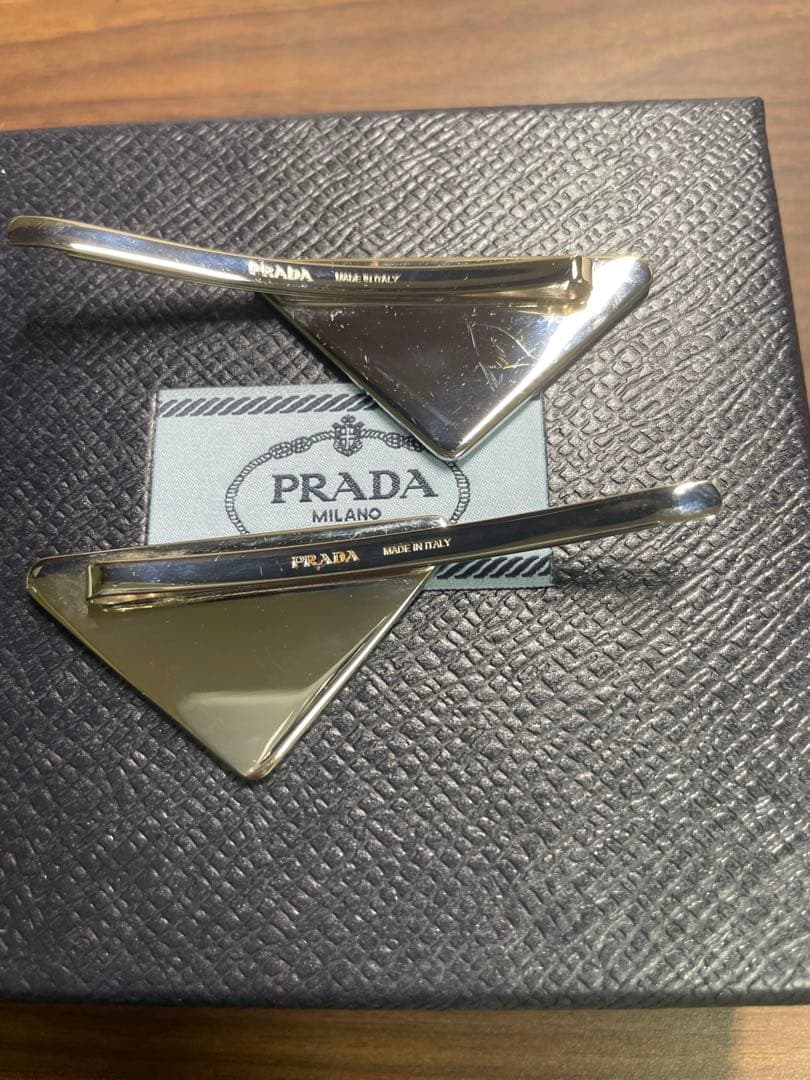 PRADA ブラック ヘアピン 2個セット