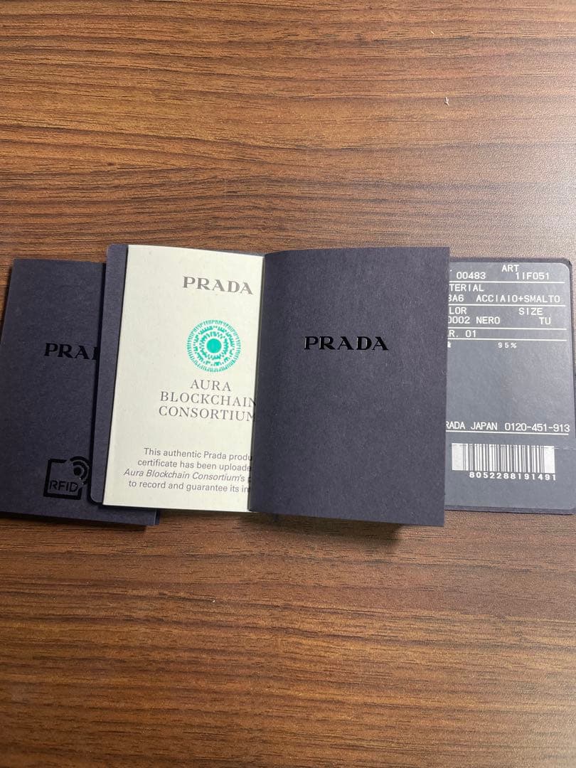 PRADA ブラック ヘアピン 2個セット