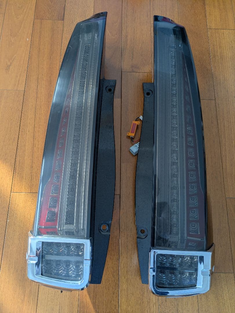 80系ヴォクシー/ノア/エスクァイア　クリスタル ファイバーLEDテール