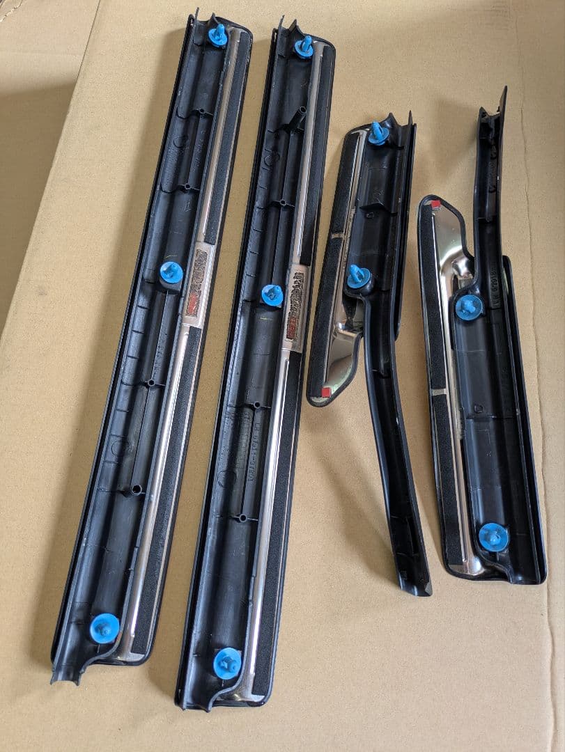 ダイハツ　ミラジーノ　ミラ　L700S　メッキ　スカッフプレート　1台分