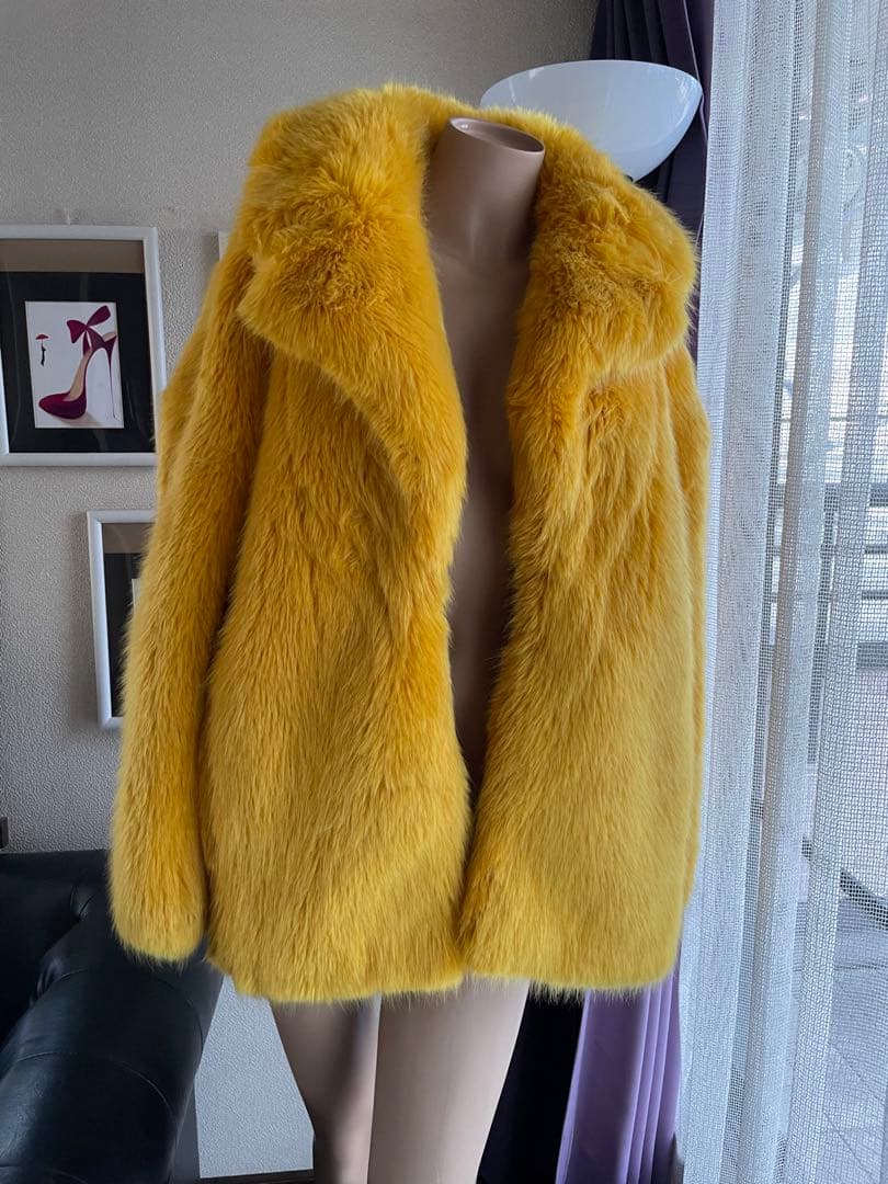 値下げ。希少ダイアンフォンファスティンバーグ新品タグ付きファーコートイエロー