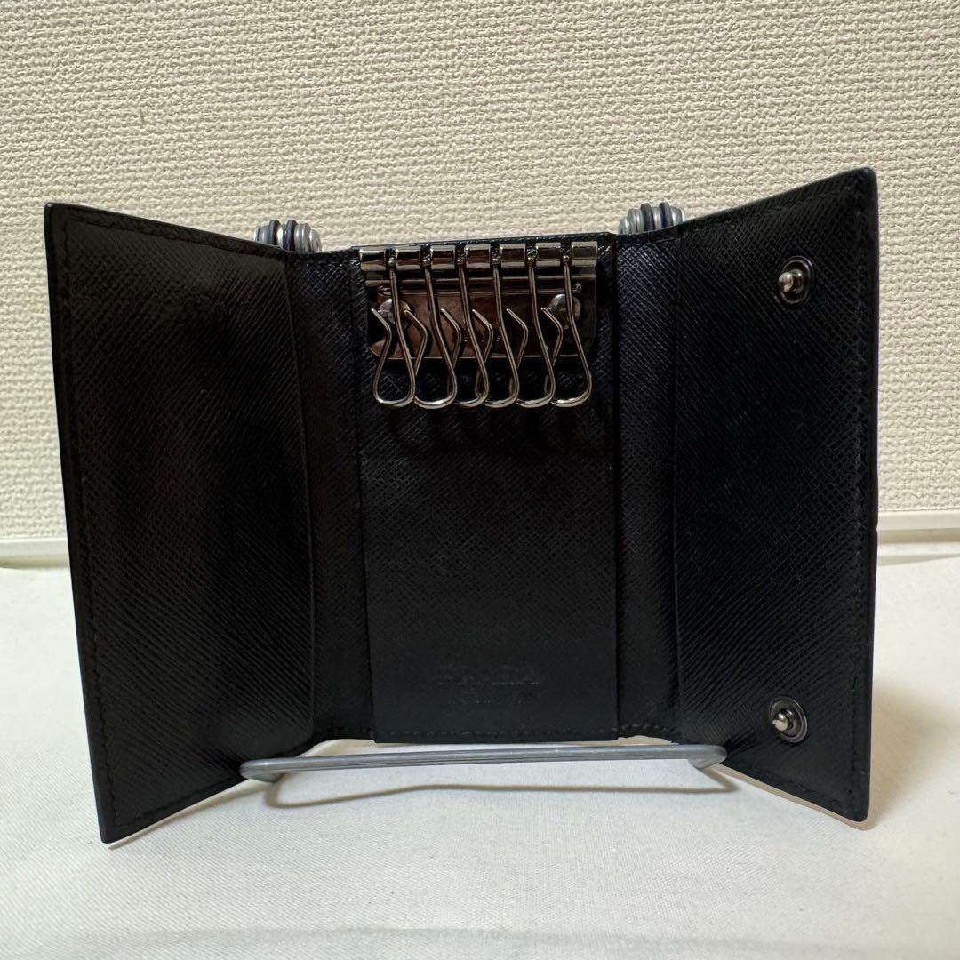 【美品】プラダ PRADAサフィアーノレザー 6連 金具ロゴ キーケース