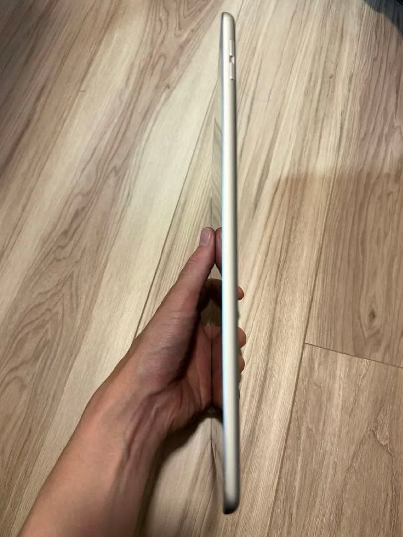 iPad 第9世代 シルバー 64GB【ゴーストタッチあり】