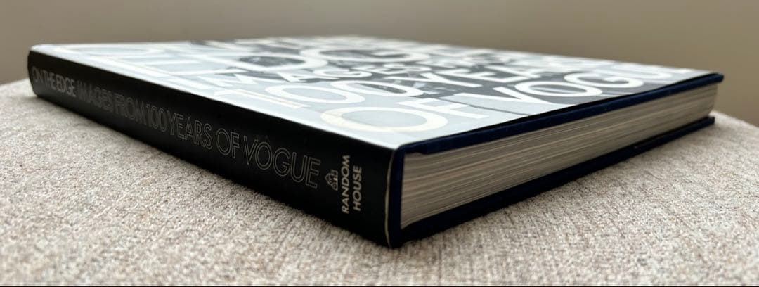 洋書 ON THE EDGE Images from 100Years ofVogue