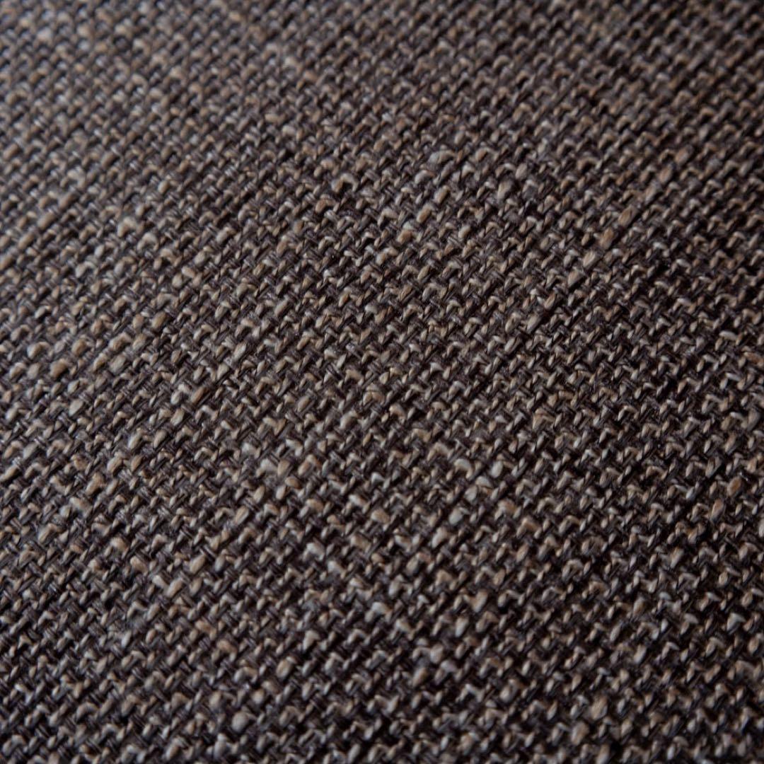 シンプルなブラウンダイニングチェア