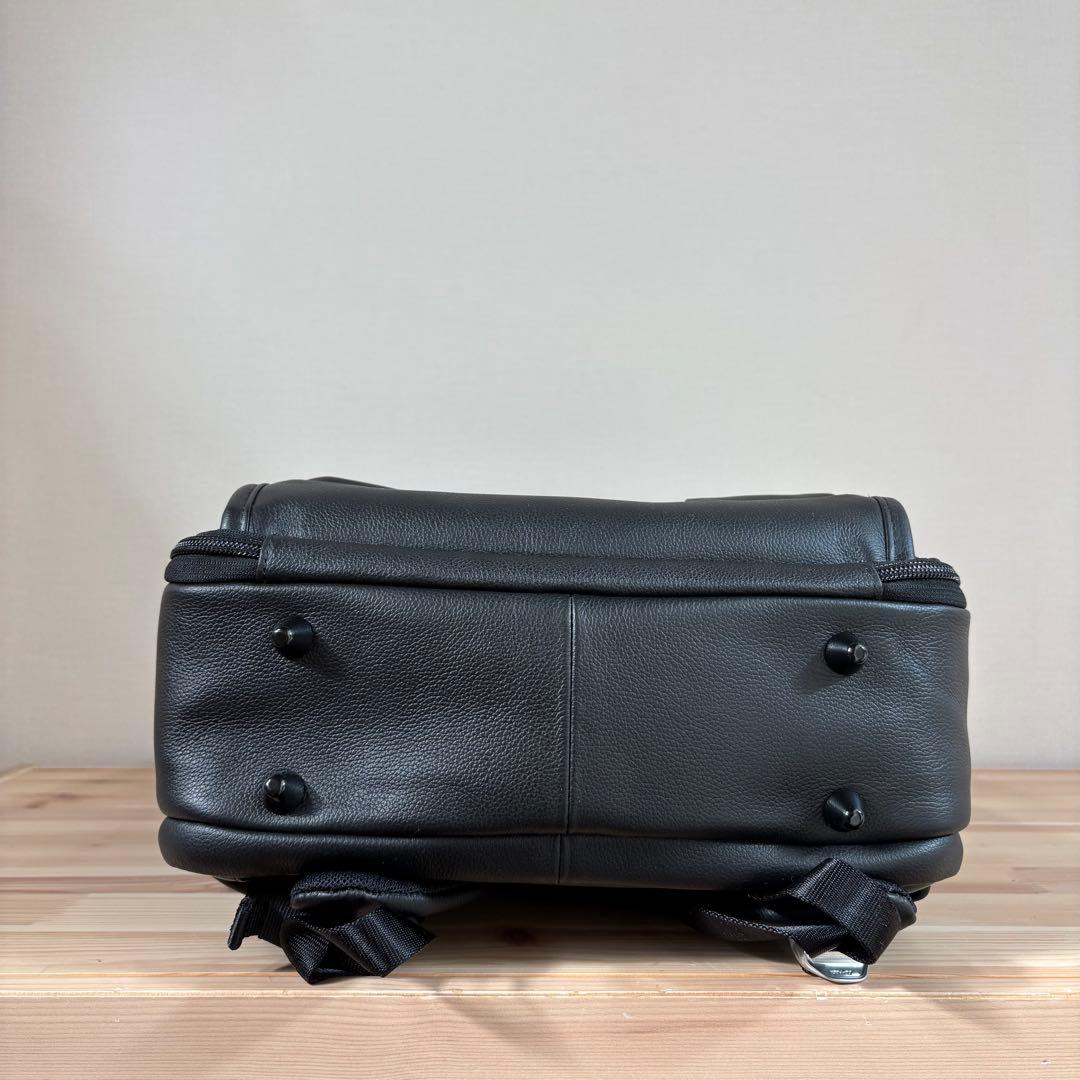 新品　ZERO HALLIBURTON レザー素材　バックパック リュックサック