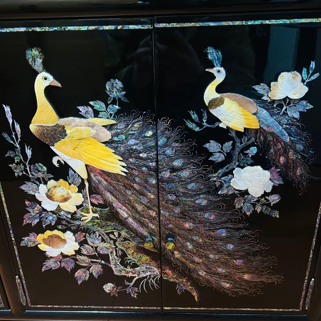 螺鈿細工キャビネット　箪笥　高級家具　孔雀　鶴　月　動物柄　韓国　中国　民芸家具