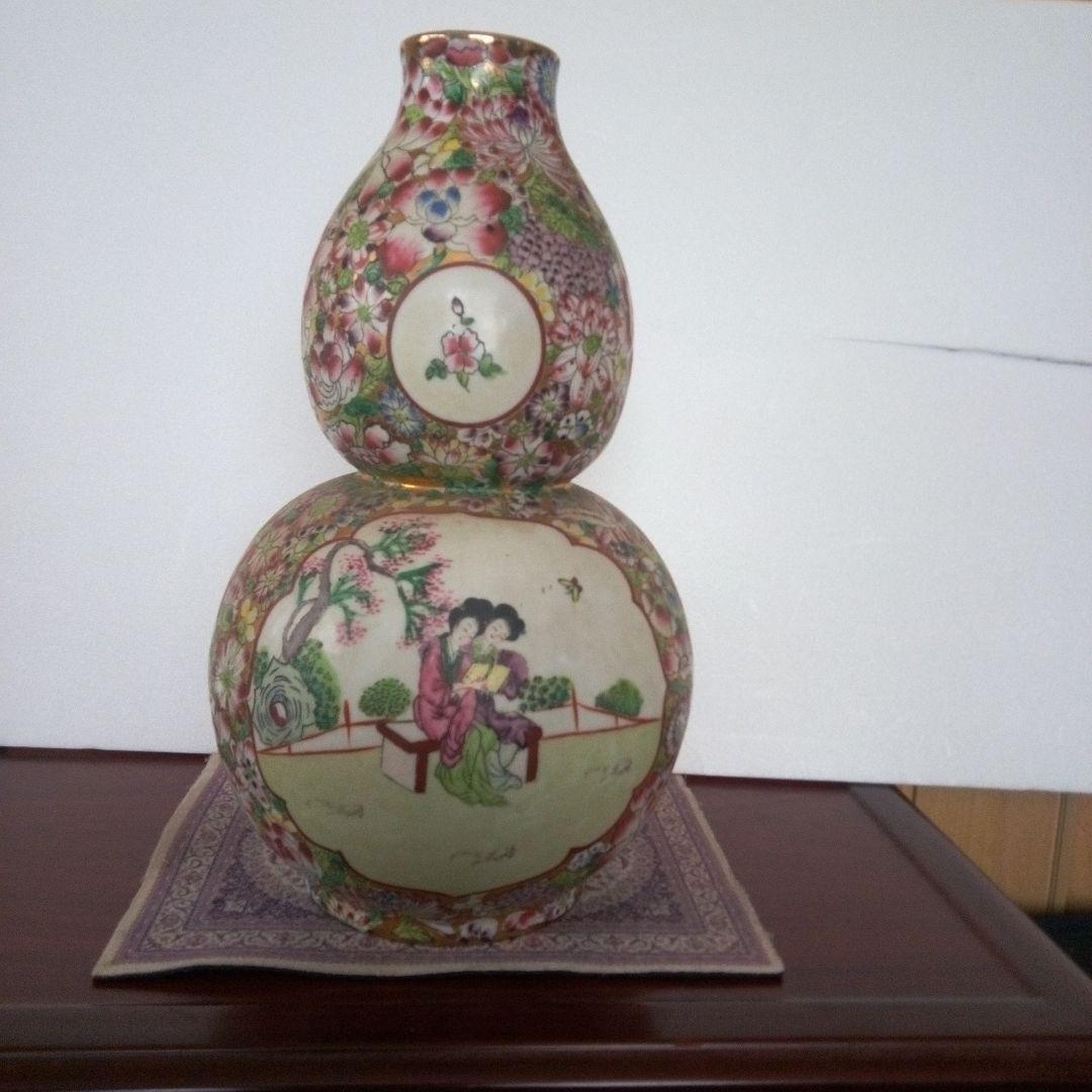 中国古玩　乾隆年製　粉彩色絵瓢箪型 美人絵　花瓶