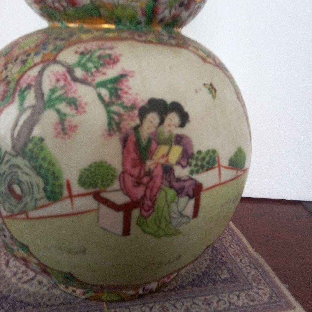 中国古玩　乾隆年製　粉彩色絵瓢箪型 美人絵　花瓶