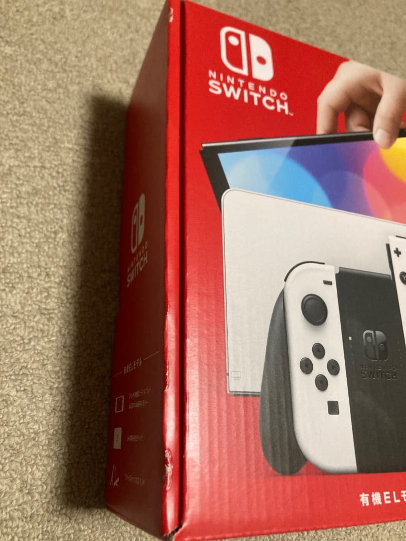 ニンテンドーswitch 新品未開封　箱に少し傷みあり