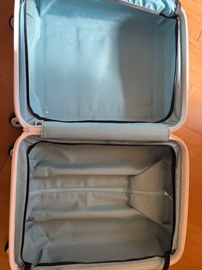 プロテカ　ホワイトキャリーケース 機内持ち込みサイズ