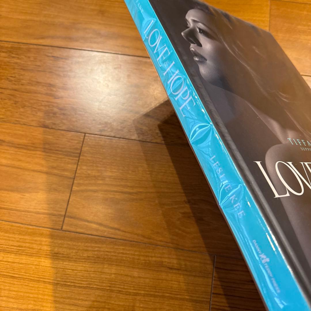 アート・デザイン・音楽 LOVE & HOPE LESLIE KEE Tiffany Supports
