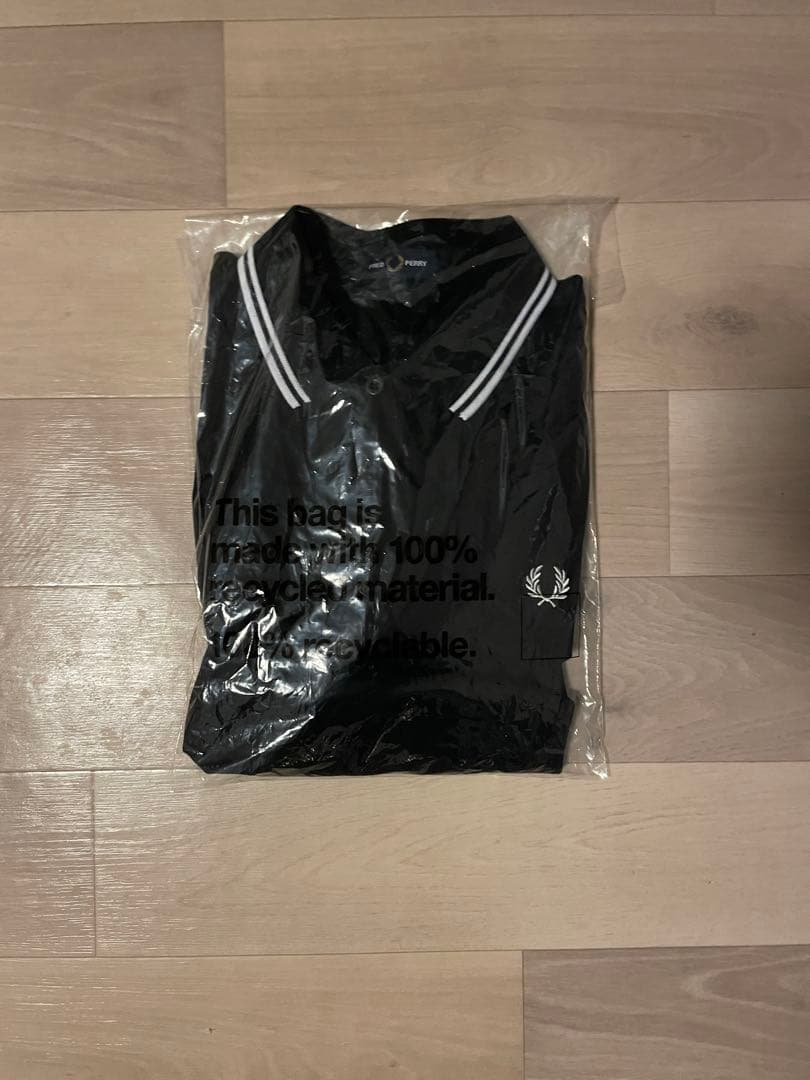 FRED PERRY ブラックポロシャツ 新品タグ付き