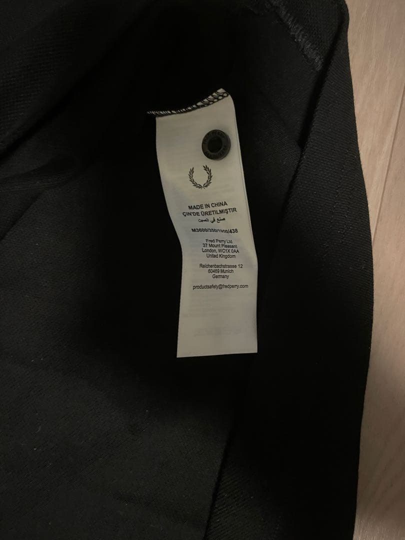 FRED PERRY ブラックポロシャツ 新品タグ付き
