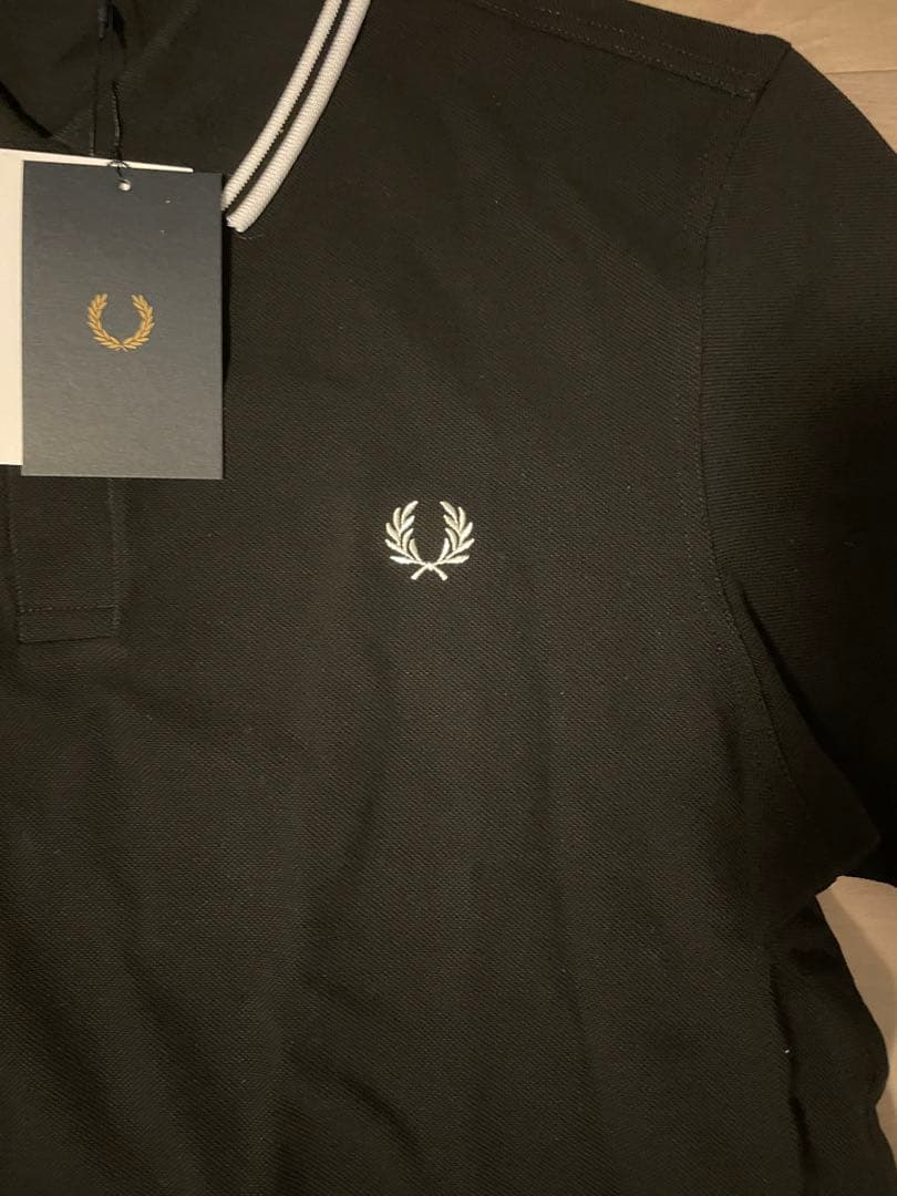 FRED PERRY ブラックポロシャツ 新品タグ付き