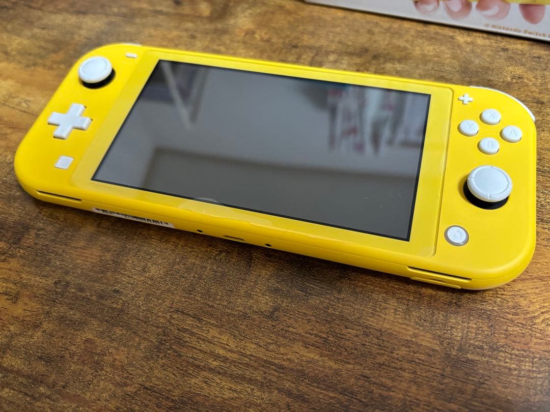 爽*茶様 Nintendo Switch Lite イエロー 本体 【動作確認済
