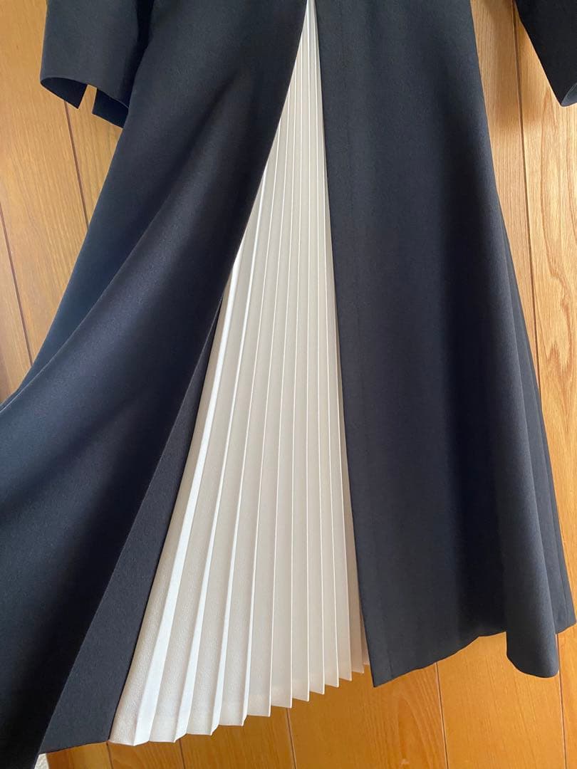 【送料込】ストロベリーフィールズセンタープリーツワンピース黒　佳子様　卒業入学式