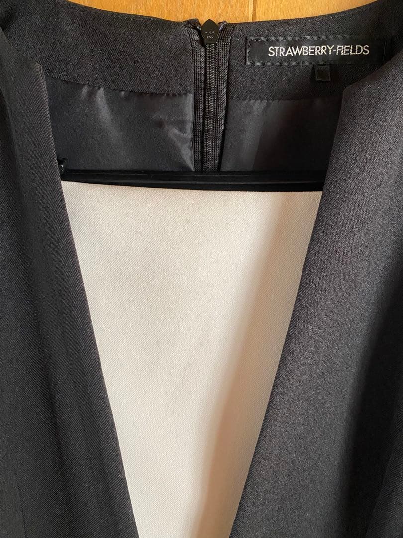 【送料込】ストロベリーフィールズセンタープリーツワンピース黒　佳子様　卒業入学式