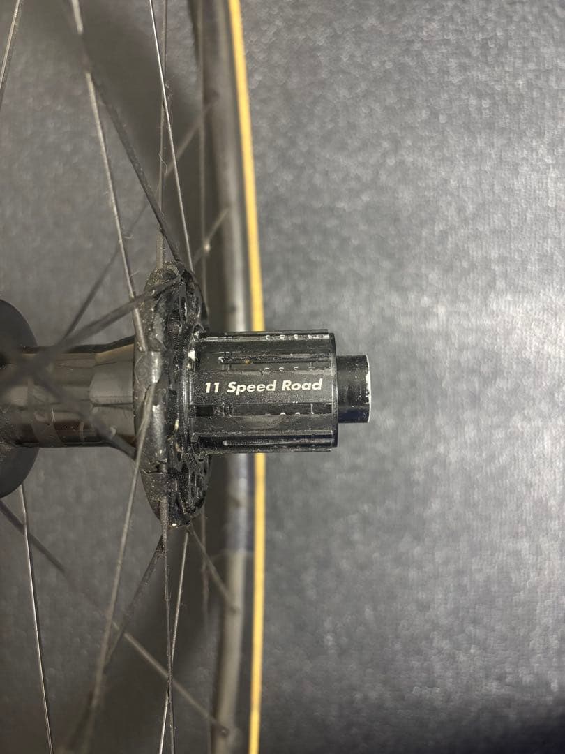 チューブレスタイヤ:Michelin カーボンホイール:GIANT SLR1