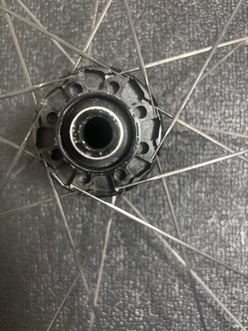 チューブレスタイヤ:Michelin カーボンホイール:GIANT SLR1