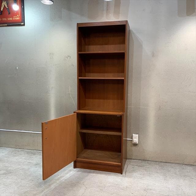 くらげ様■ヴィンテージのチークディスプレイキャビネット（扉収納）