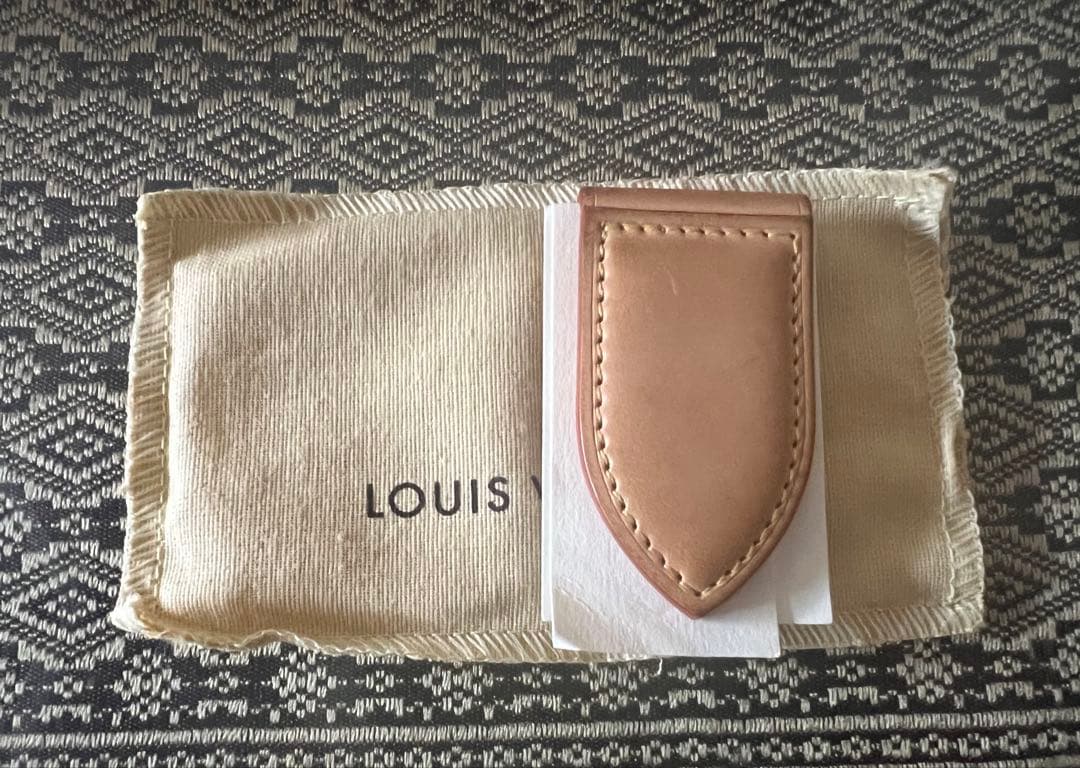 LOUIS VUITTON マネークリップ Cuir de vachette