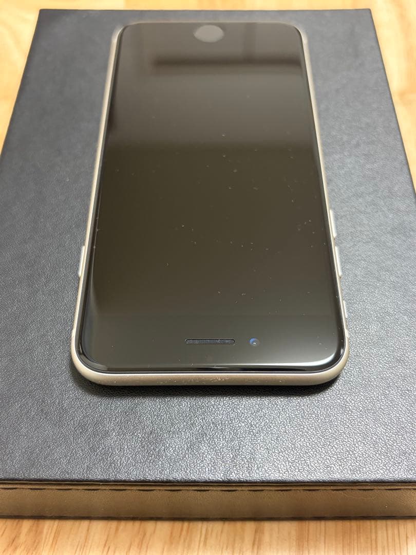 超美品　傷なし　iPhone SE 第三世代　⑤