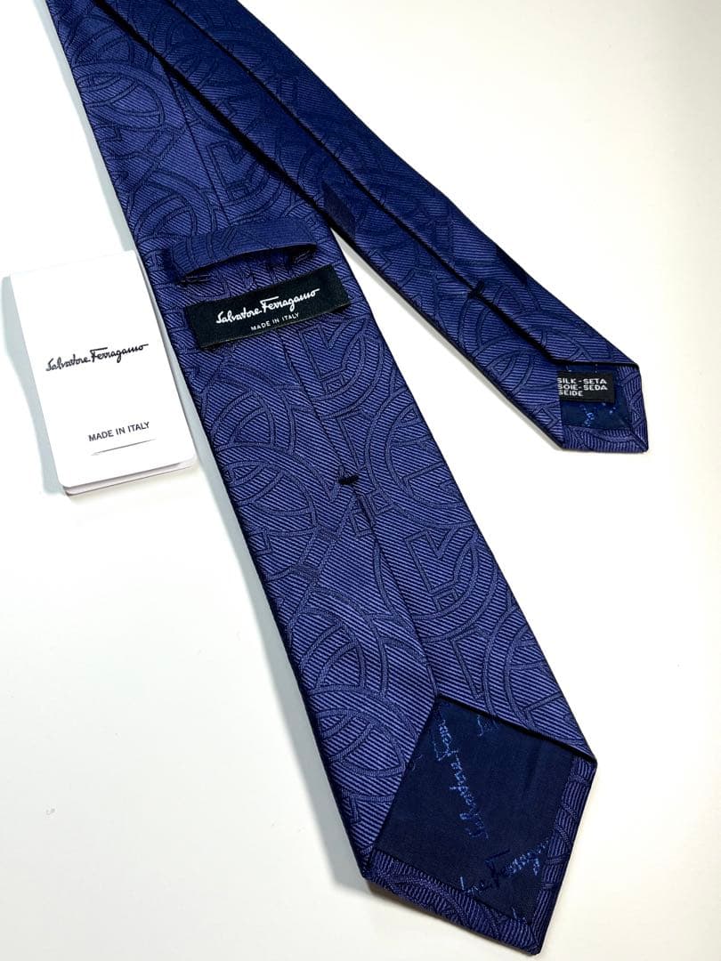 ✨極美品✨ Salvatore Ferragamo フェラガモ　ネクタイ　レア
