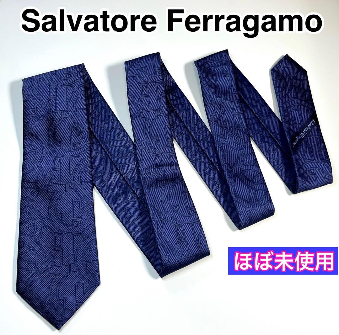✨極美品✨ Salvatore Ferragamo フェラガモ　ネクタイ　レア