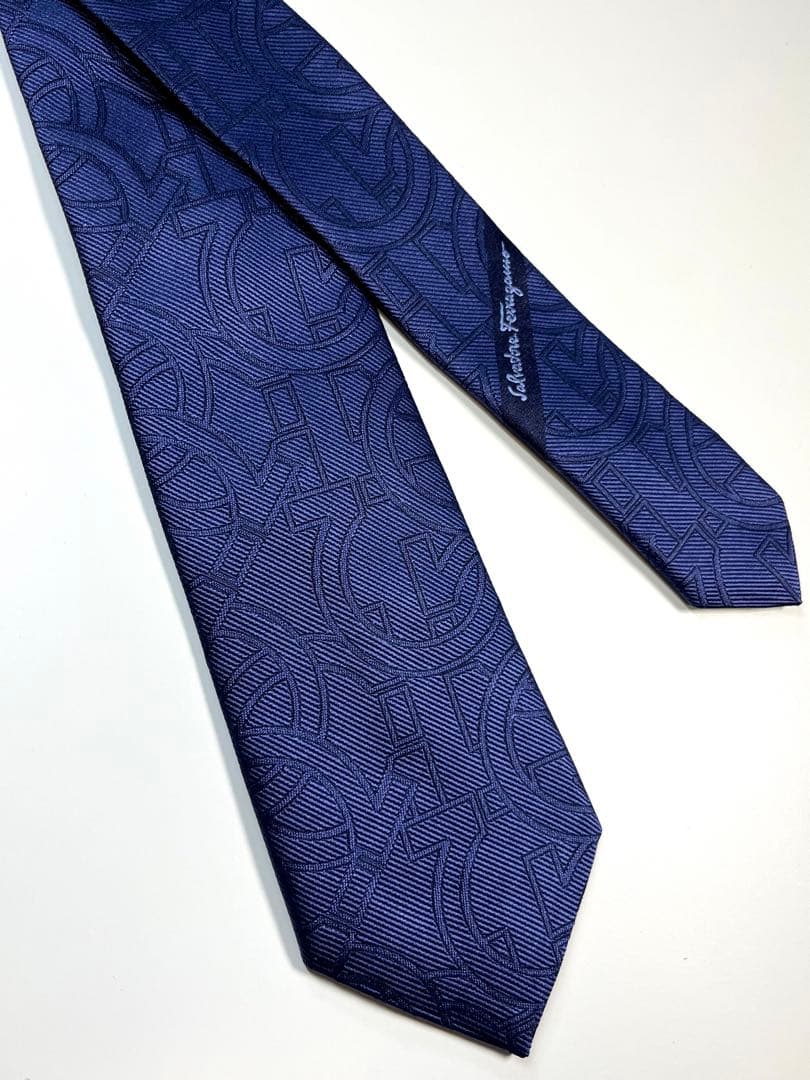 ✨極美品✨ Salvatore Ferragamo フェラガモ　ネクタイ　レア