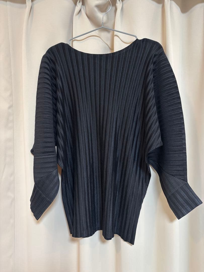 pleats please トップス　ブラック