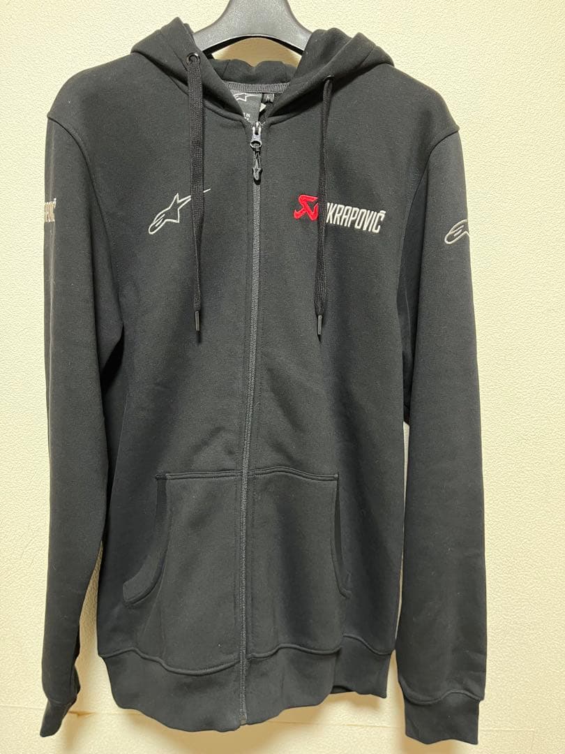 AKRAPOVICパーカーサイズL(新品)