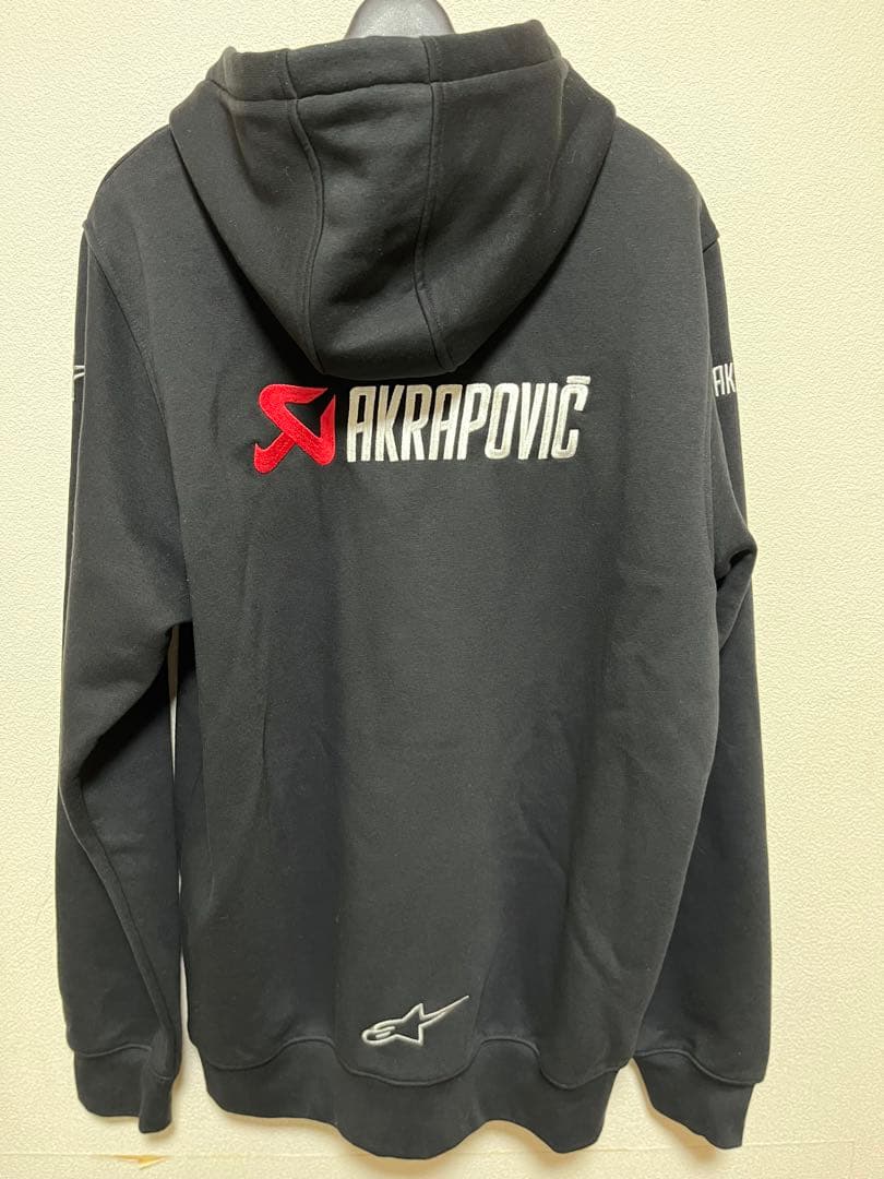 AKRAPOVICパーカーサイズL(新品)
