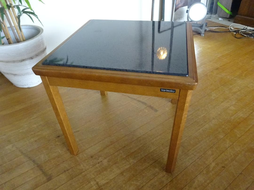 karimoku/カリモク　樹脂天板　サイドテーブル　ナイトテーブル　花台