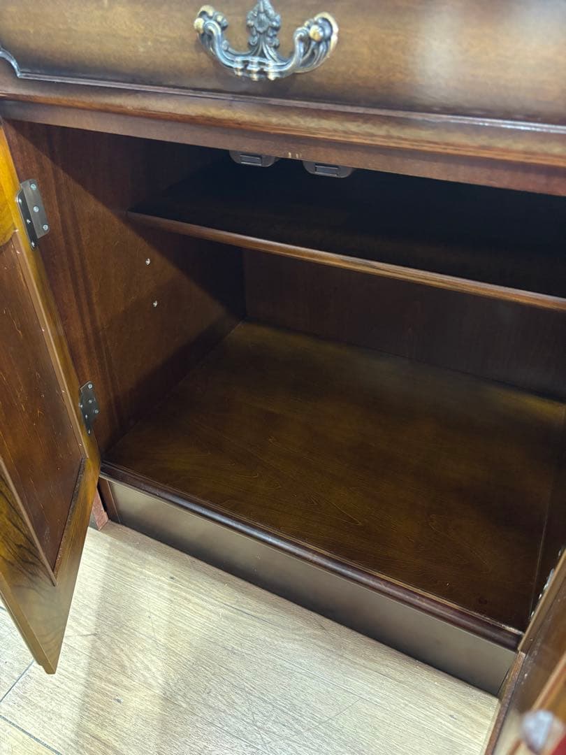 T54 カリモク キャビネット(板戸)