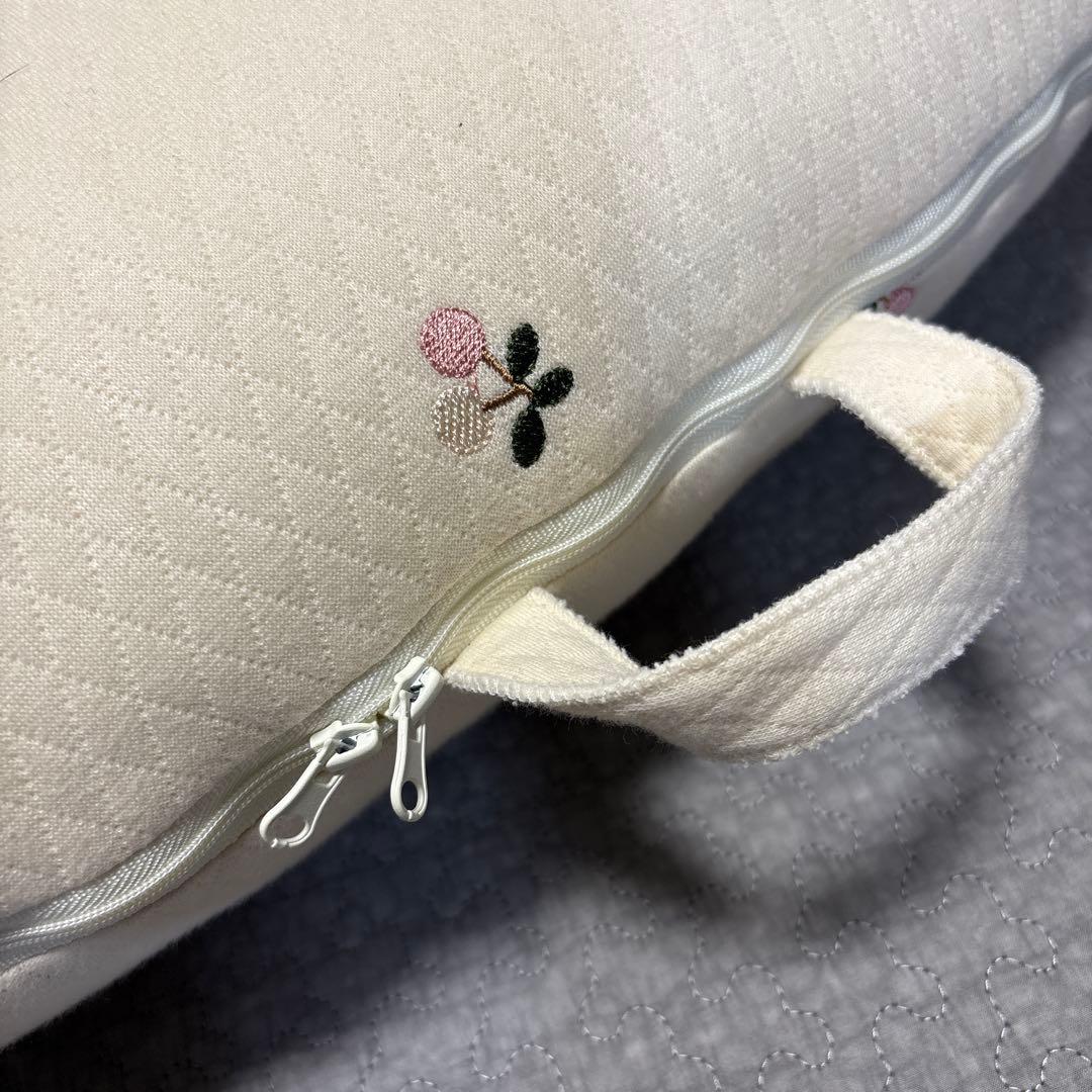 ロトトクッション　吐き戻し防止　ベビー用クッション