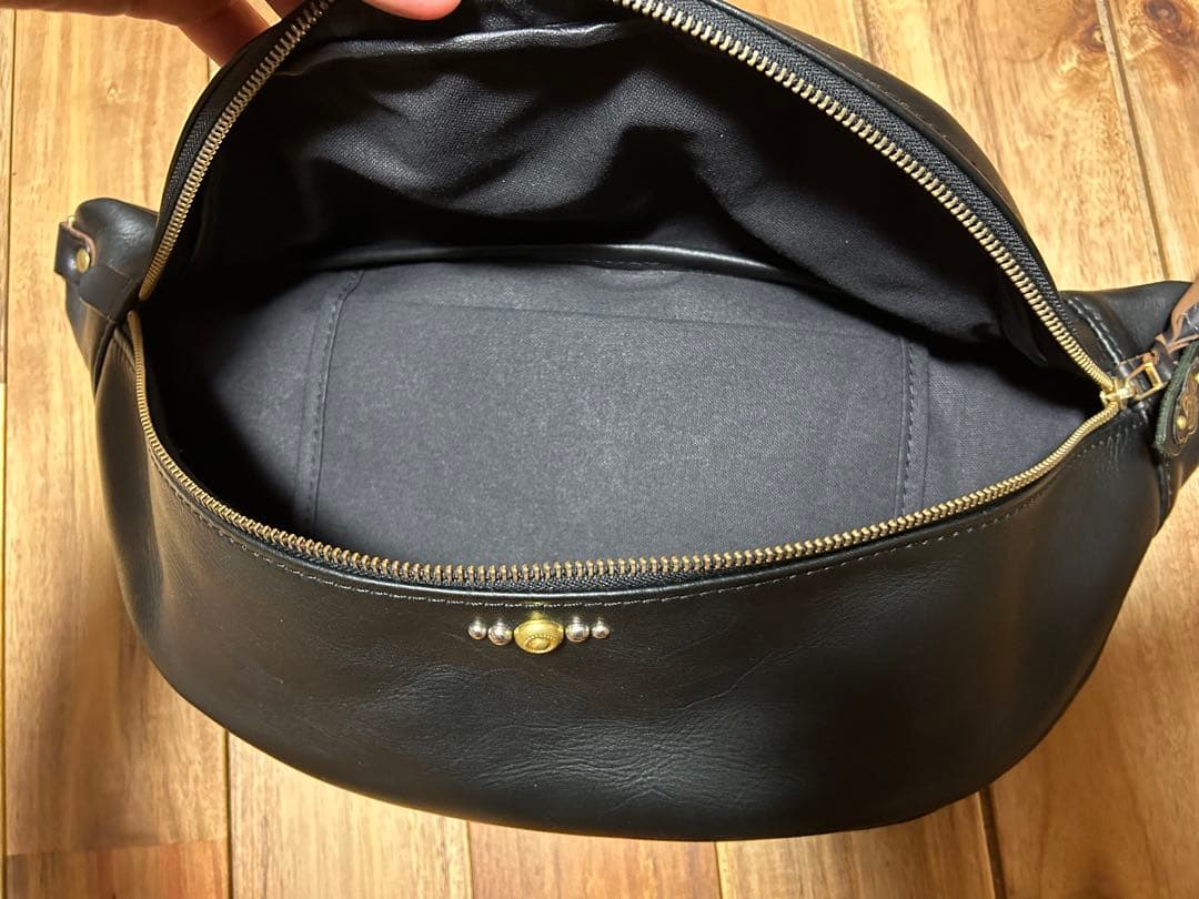 モーターロック　レザーショルダーバッグ