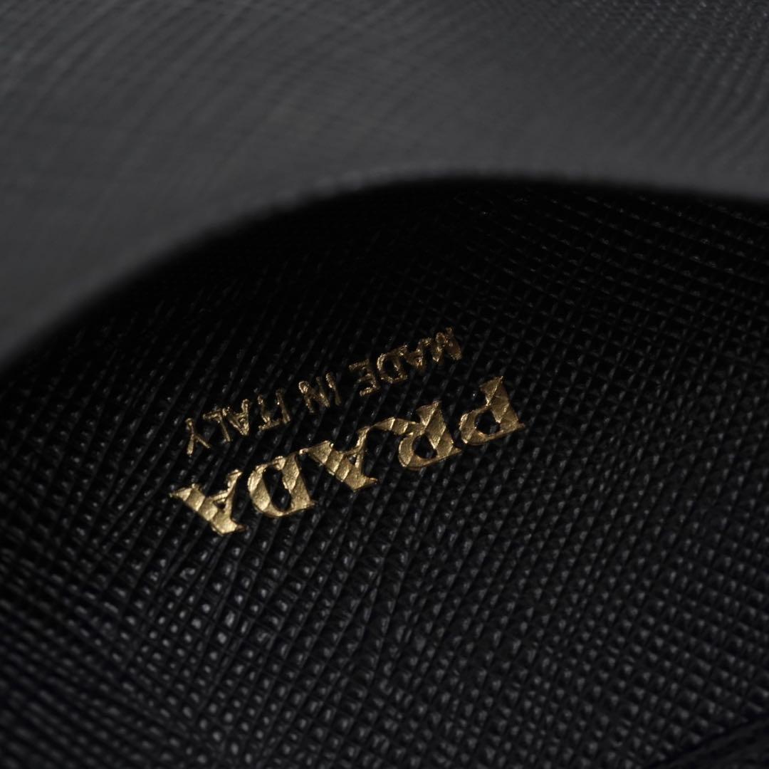 ✨未使用に近い・箱付き✨　プラダ　キーケース　サフィアーノレザー　リボン　黒