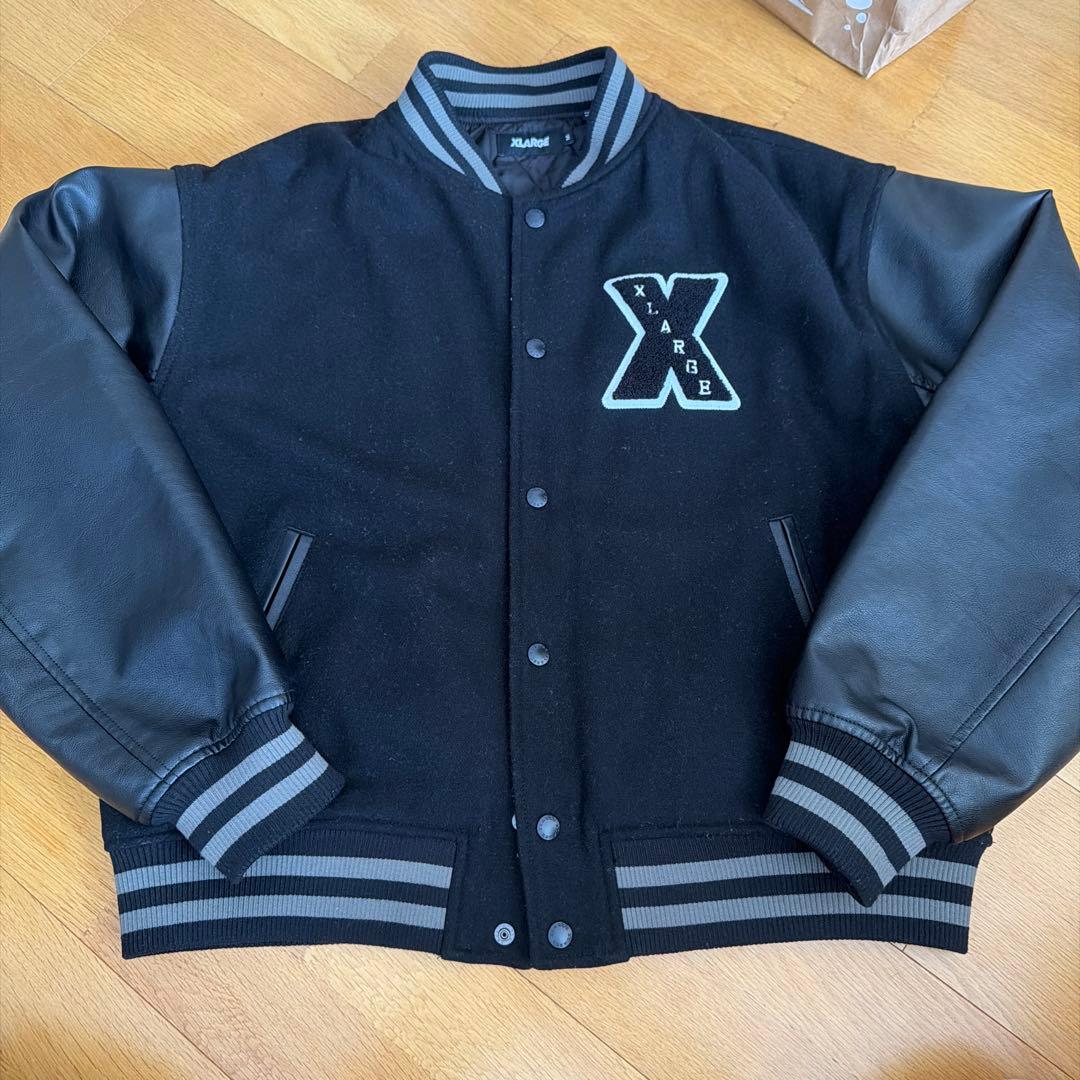 X-LARGE スタジャン　レザー　ブラック　ゴリラ刺繍　エクストララージ