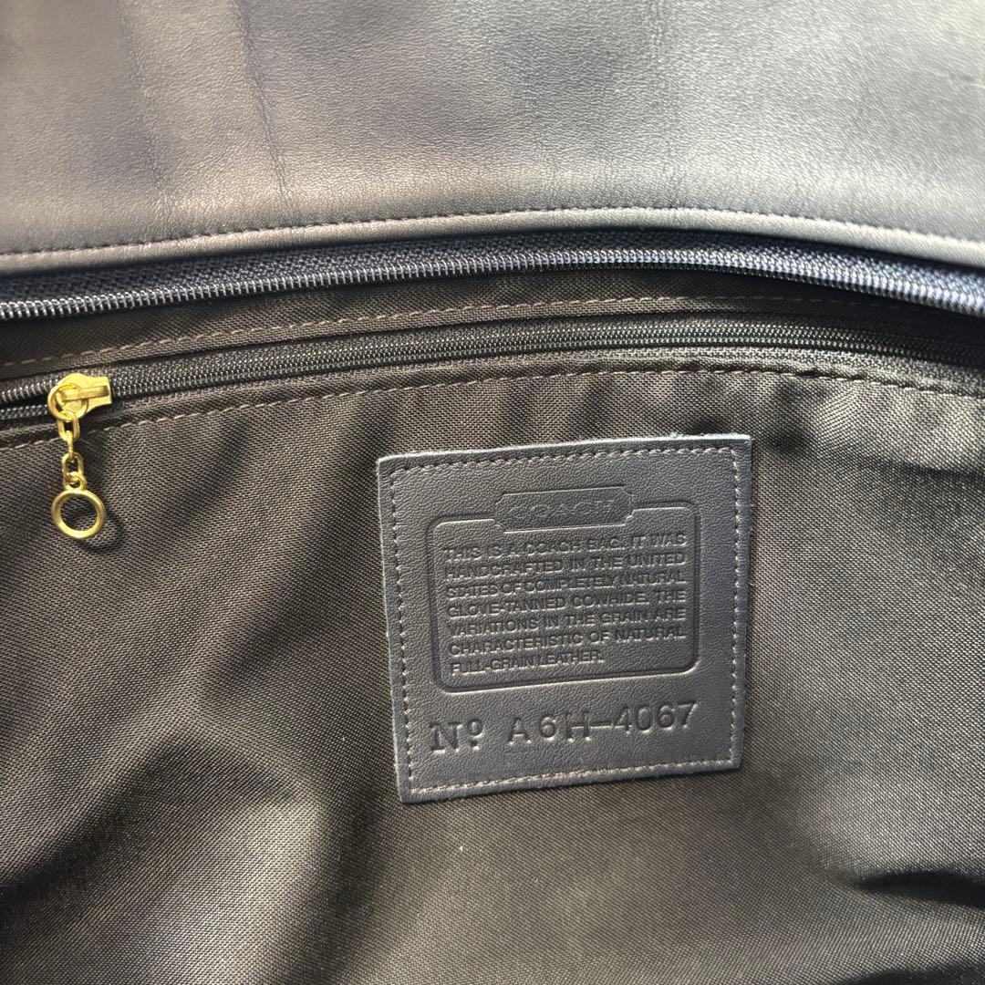 オールドコーチ　大容量　肩掛け可能　A4可能　ネイビー　ビジネストートバッグ.