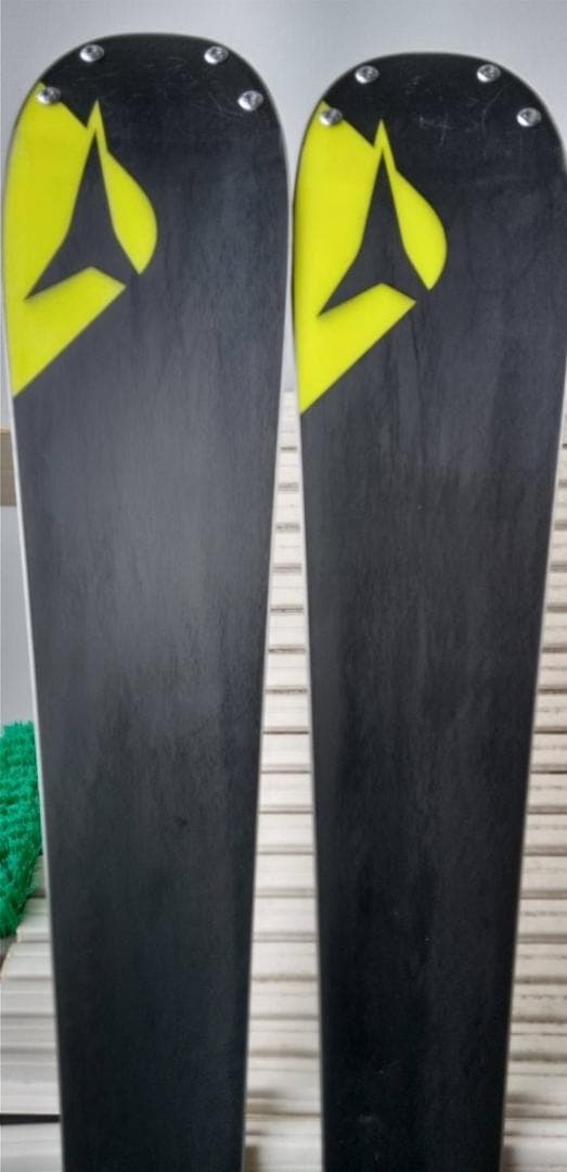 アトミック ATOMIC スキー板　157cm 調整ビンディング付き 中古品