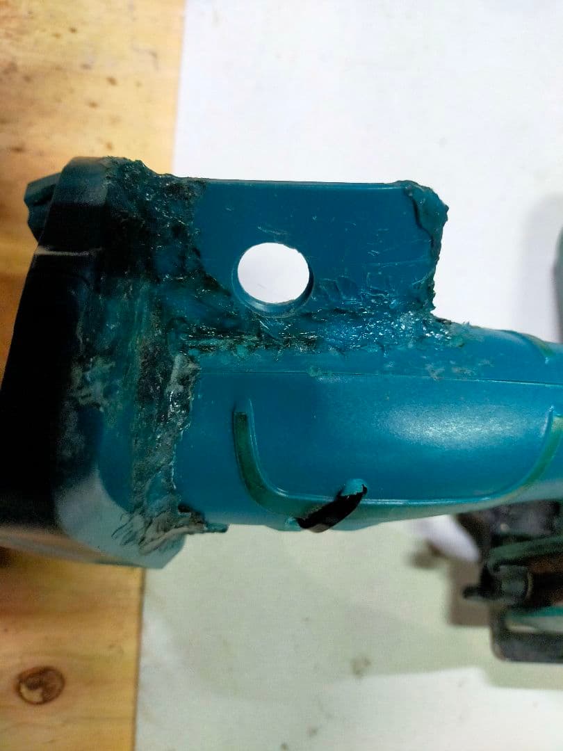 マキタ　HS300D 85mm充電式マルノコ　14.4v仕様