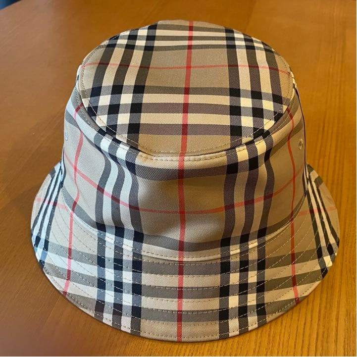 Burberryベージュチェックバケットハット
